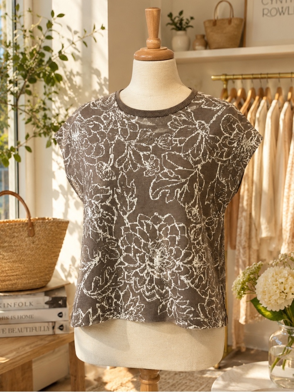 Cynthia Rowley Floral Knit Sweater Tank Top XL Taupe Cream Cap Sleeve - Picture 1 of 7